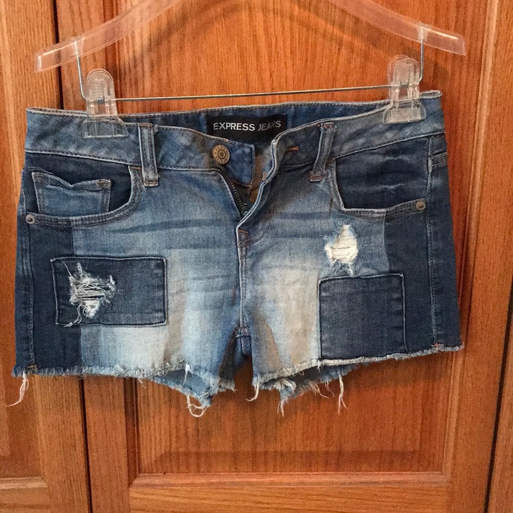 Express woman’s short. Size 0. Medium and light wash. So cute.